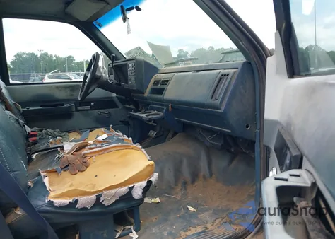 1994 Chevrolet Gmt-400 C3500 из США, поврежденный, VIN 1GBHC34N8RE153618